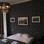 Flower Market Hotel 2*