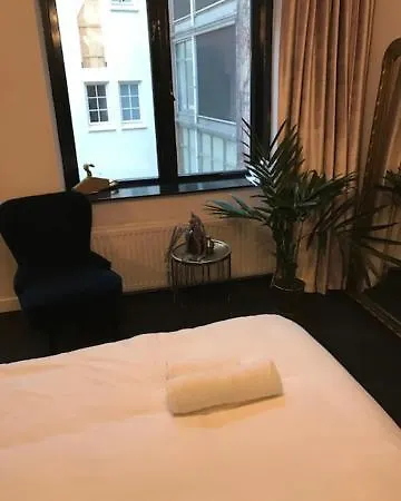 Flower Market Hotel 2*