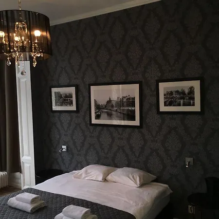 Flower Market Hotel 2*